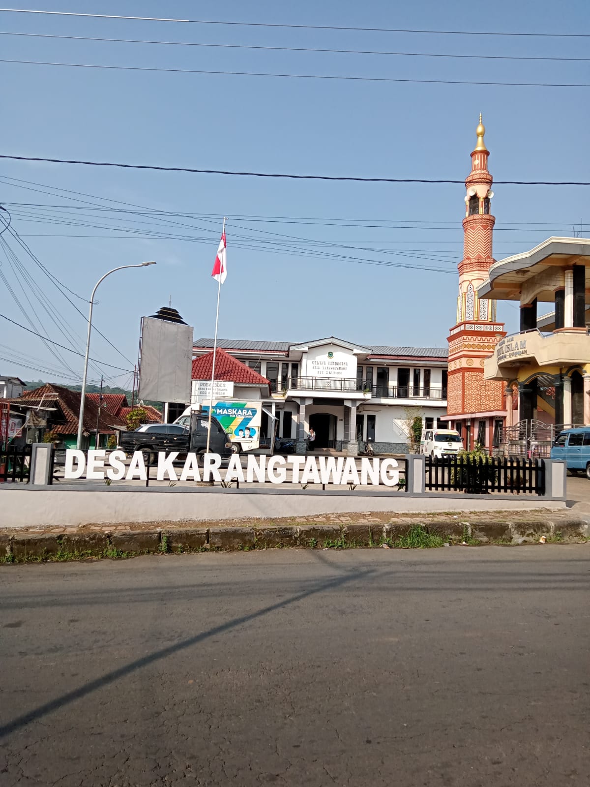 Penataan alun-alun Balai Desa Karangtawang 